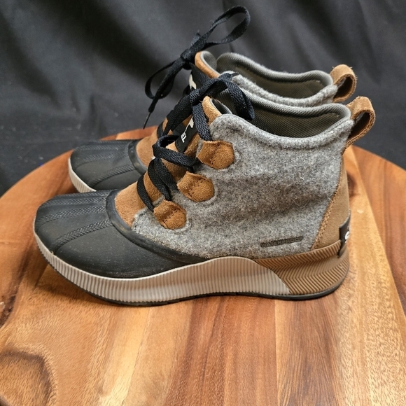 Sorel Women's Out N About IV Water Proof Boots Size 5. - Picture 7 of 7